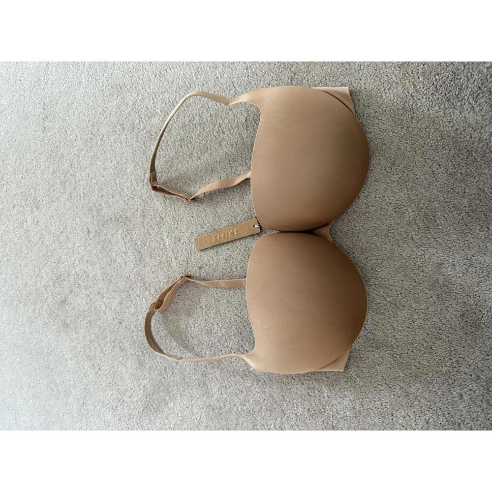 SKIMS Smooth Molded Strapless Convertible Bra in Nude Tan